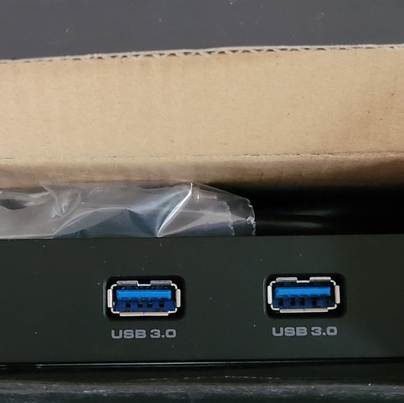 Rare New In Box VANTEC 2-Port USB 3.0 Front Panel Easy To Install Fits 3.5" Bay. - Picture 4 of 4